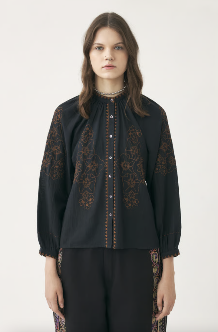 Blusa negra de Antik Batik