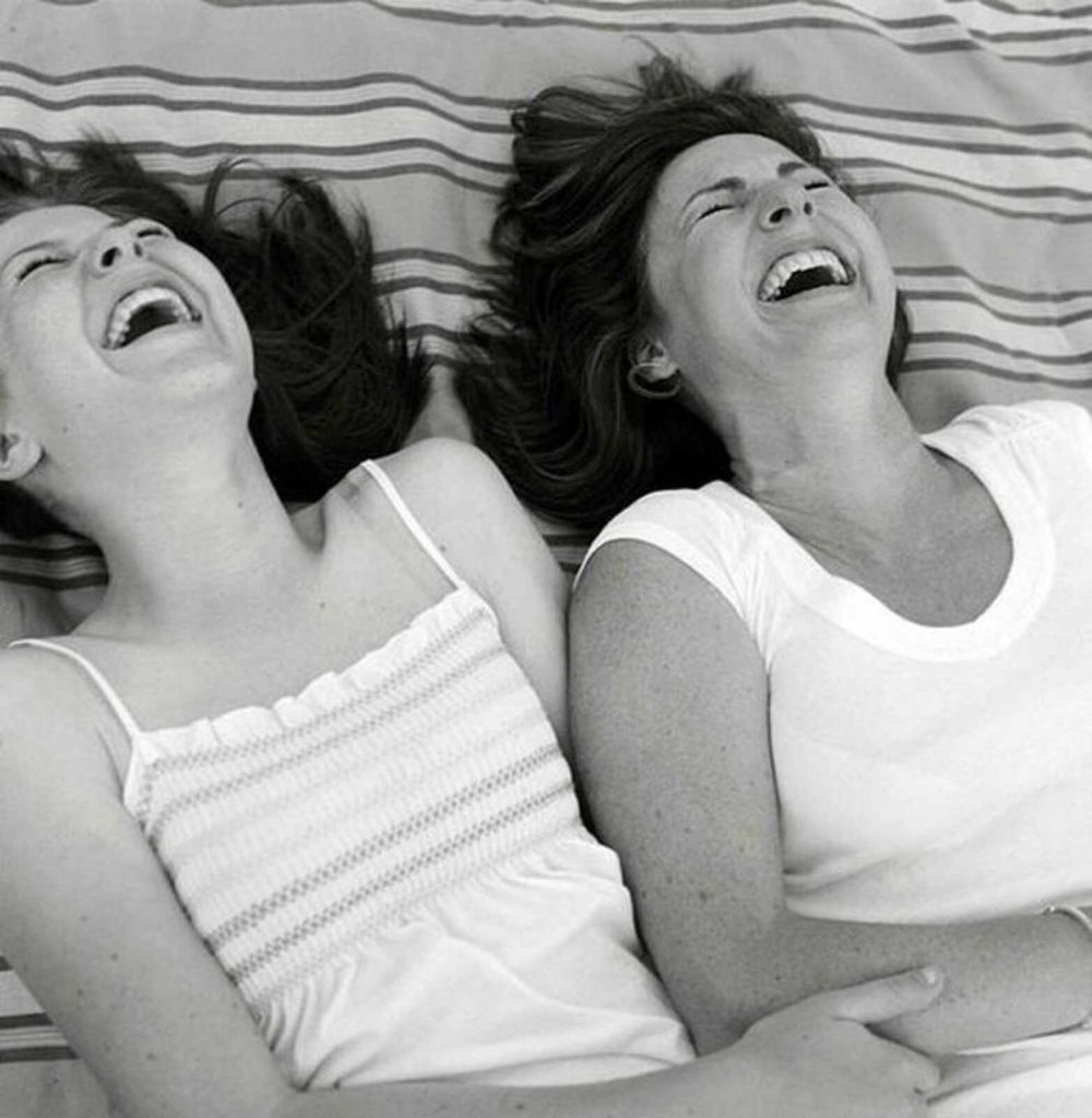 Mujeres riendo