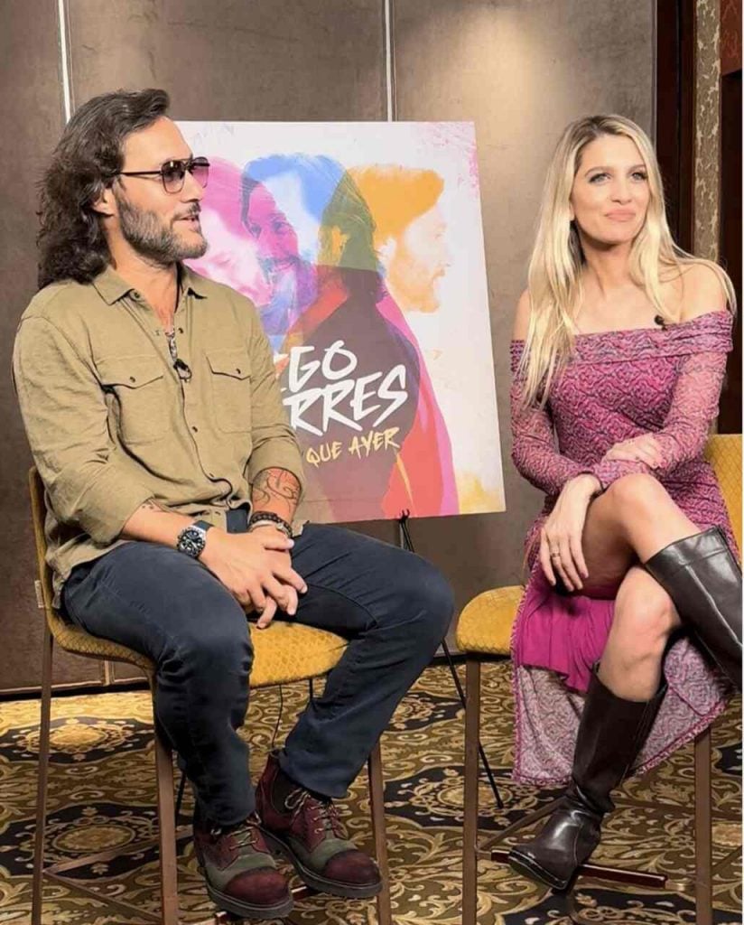 Fina Grosso entrevistando a Diego Torres en Madrid