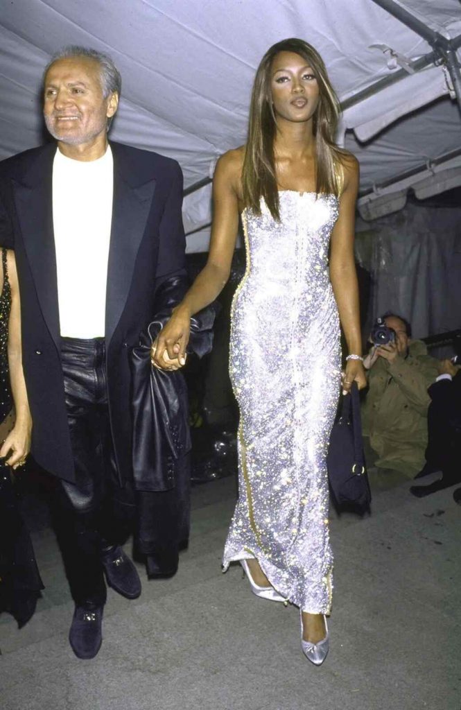 Gianni Versace y Naomi Campbell, MET Gala 1995