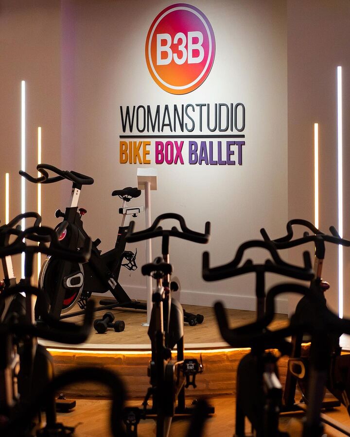 B3B Woman Studio
