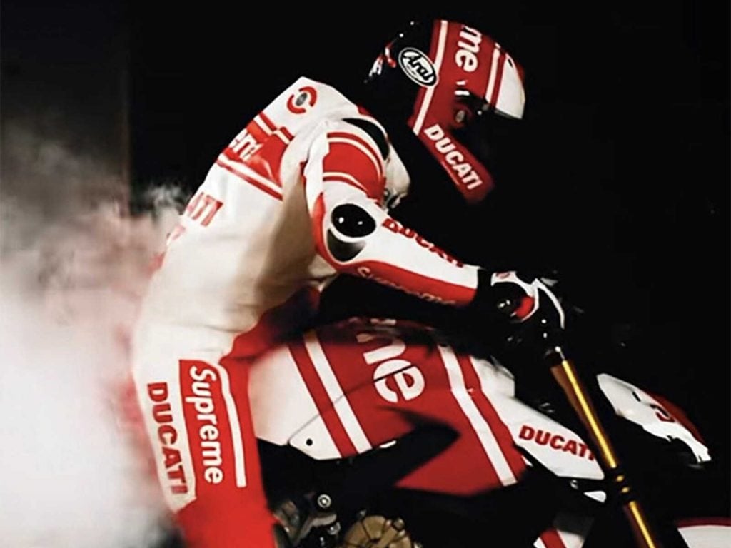 Ducati por Supreme foto lifestyle