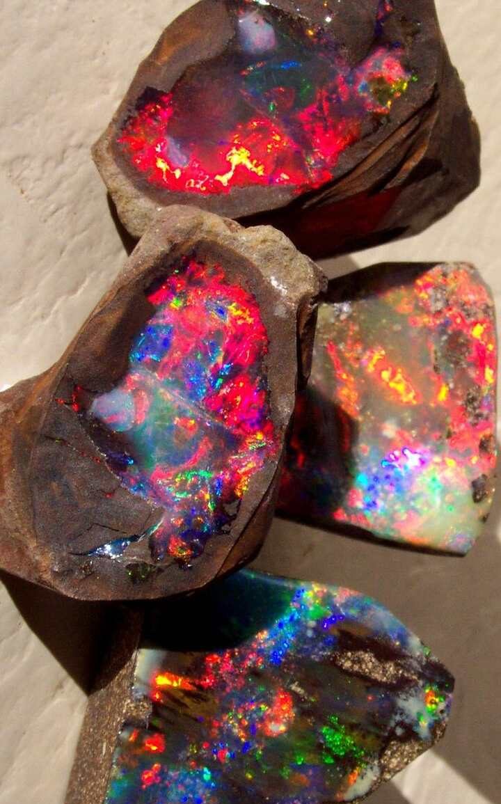 maldición piedras preciosas