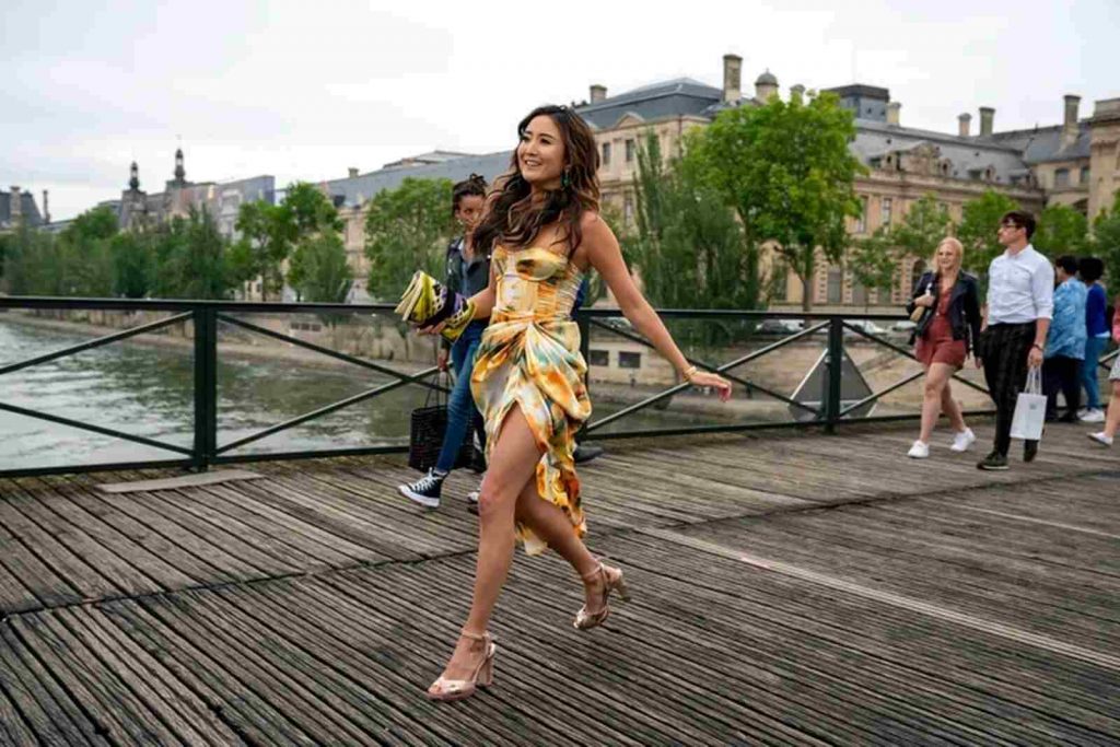 Mindy en Emily in Paris