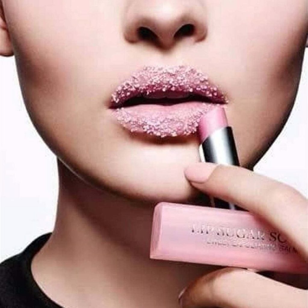 Bálsamo labial de Dior para la rutina de belleza
