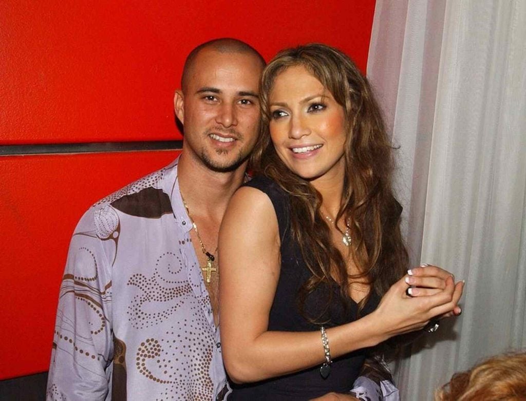 Jennifer lopez y Chris Judd posando