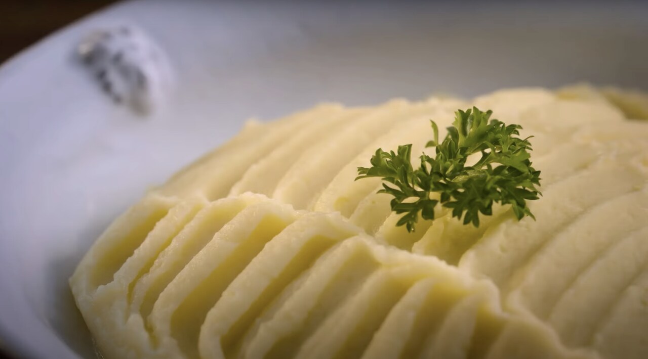 Puré de patatas puré de papas en la serie argentina Nada