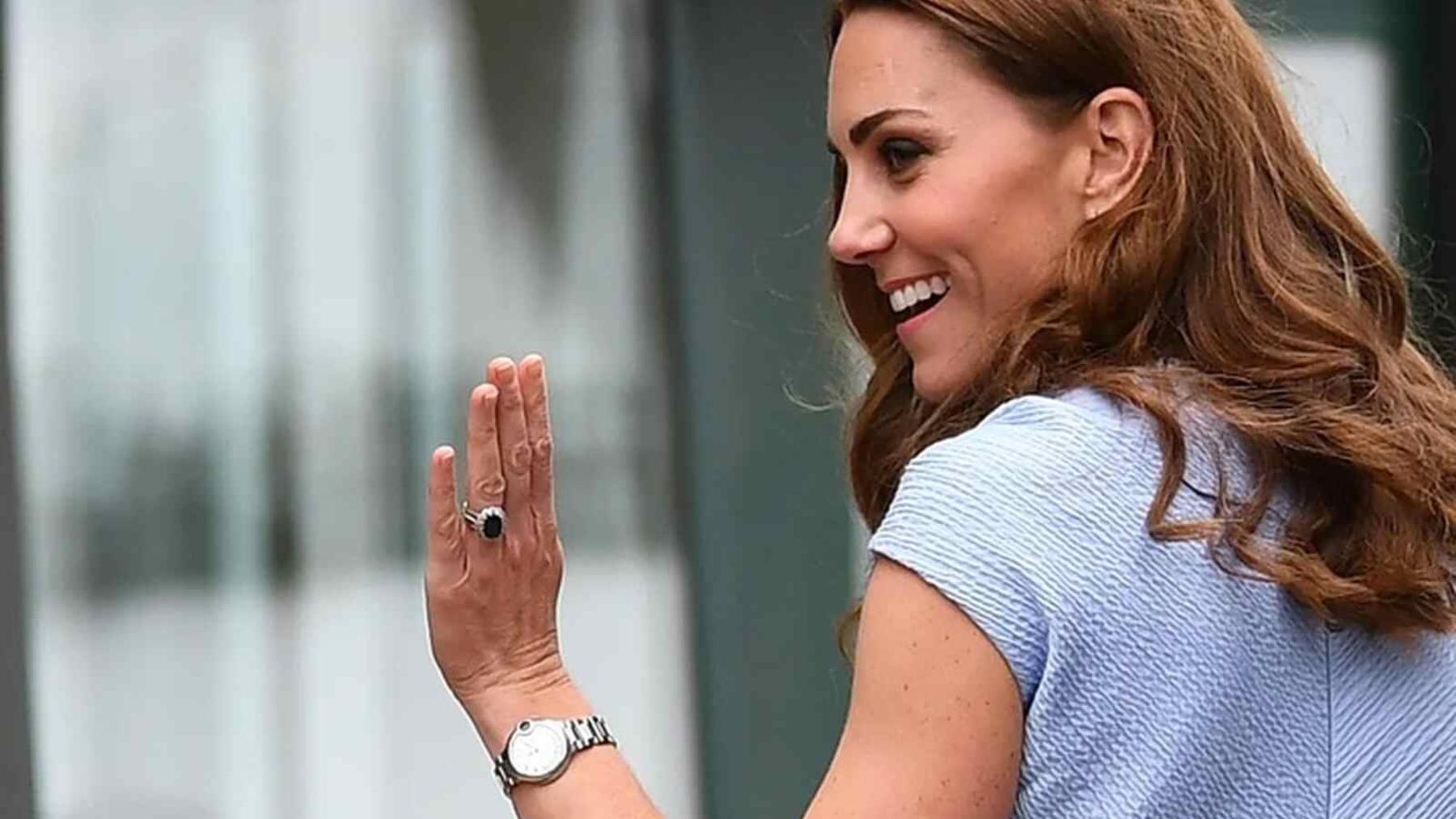 Kate Middleton con un reloj Cartier, relojes de la familia real británica