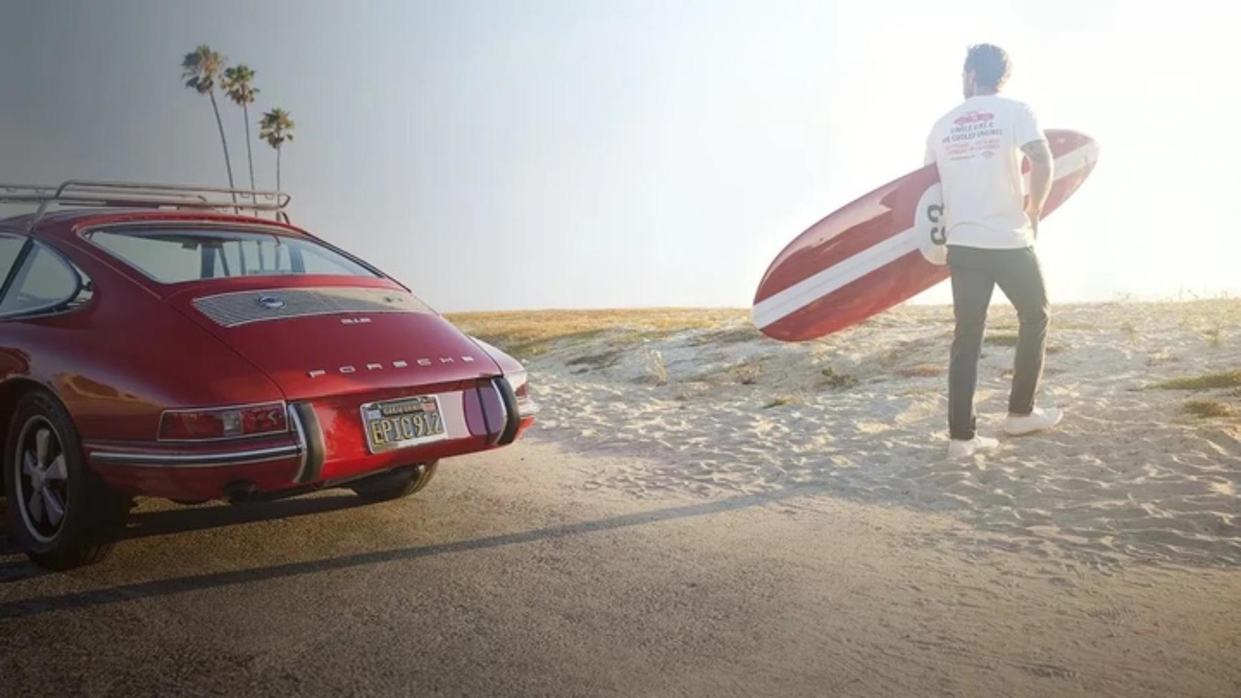 Porsche y tabla de surf