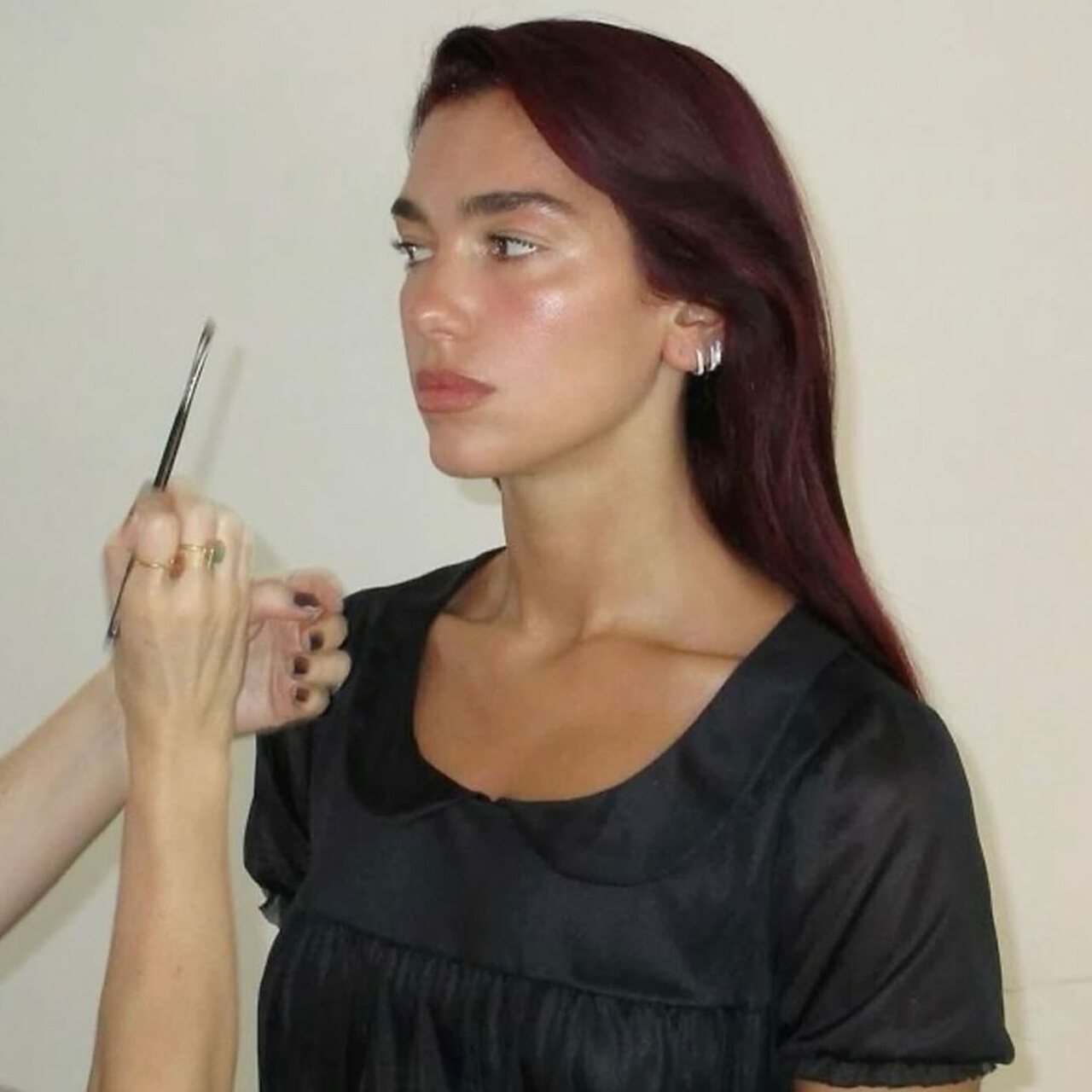 Dua Lipa, Maquillaje, polvos bronceadores