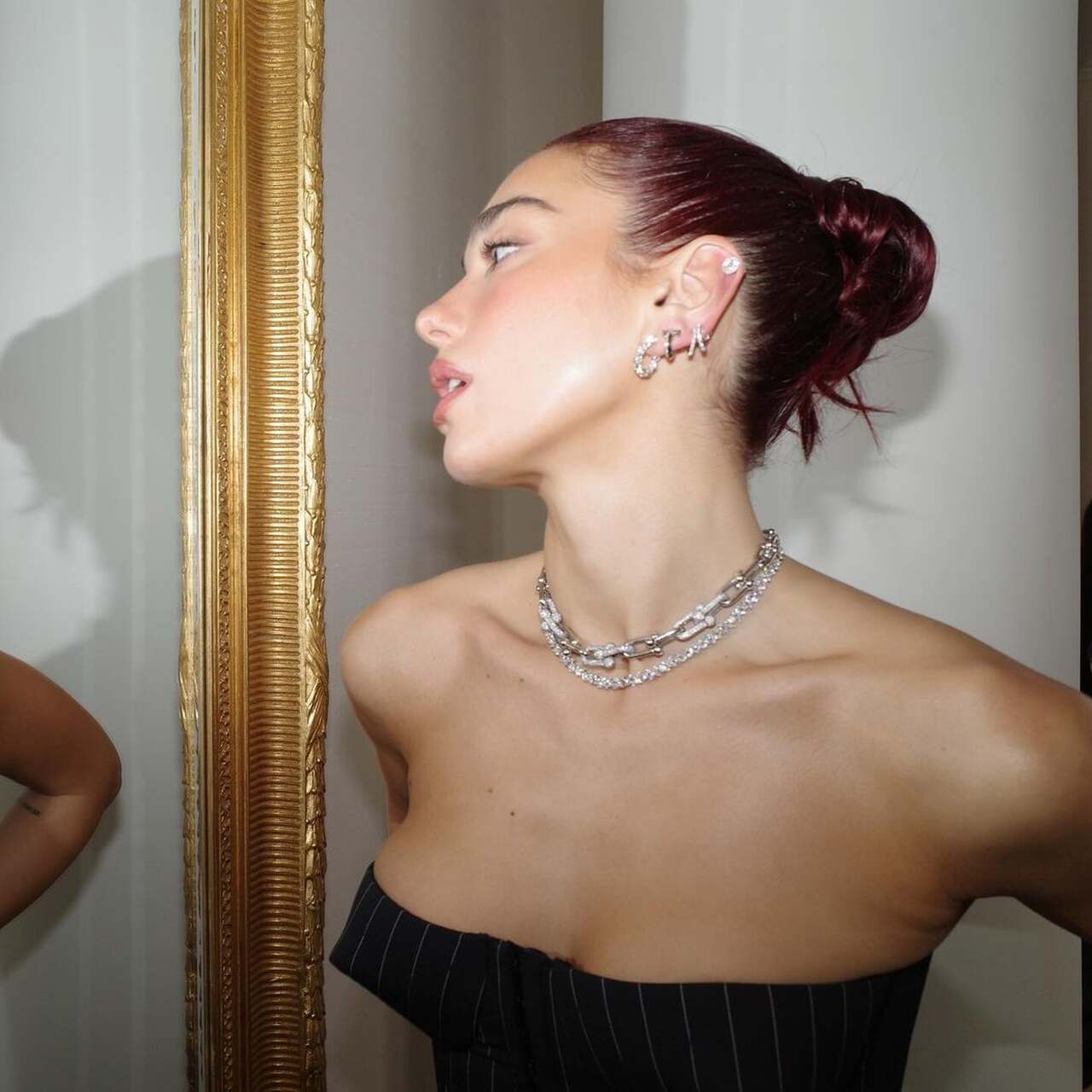 Dua Lipa, Maquillaje, polvos bronceadores