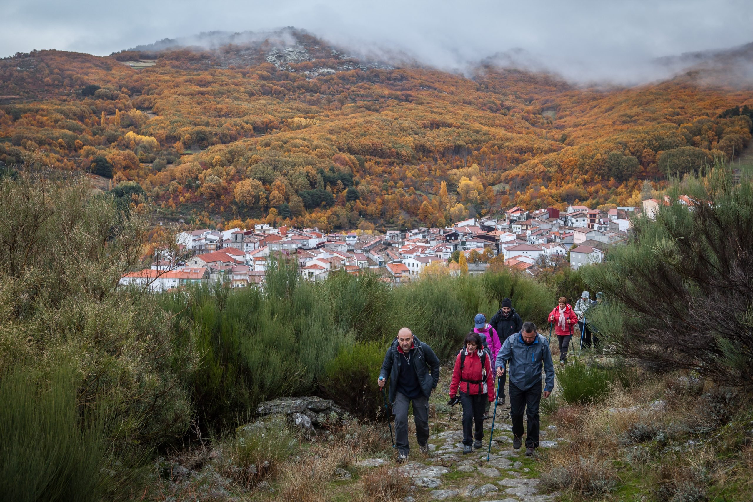 Senderismo, cultura y mucha naturaleza: ven a vivir el Otoño Mágico del Valle del Ambroz