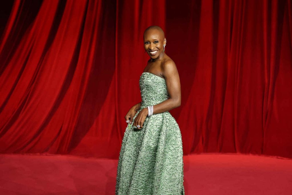 Cynthia Erivo posando