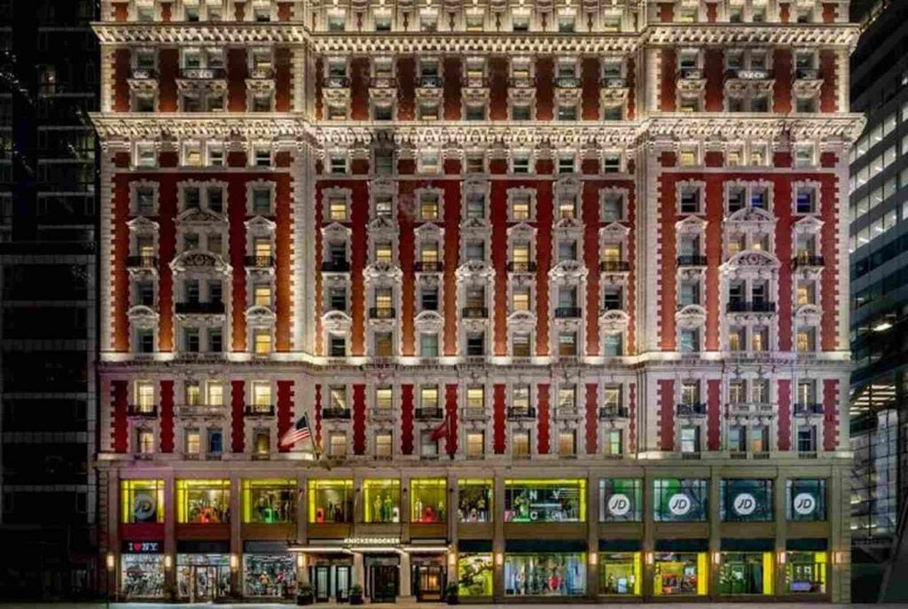 Fachada del hotel Knickerbocker en la ciudad de Nueva York