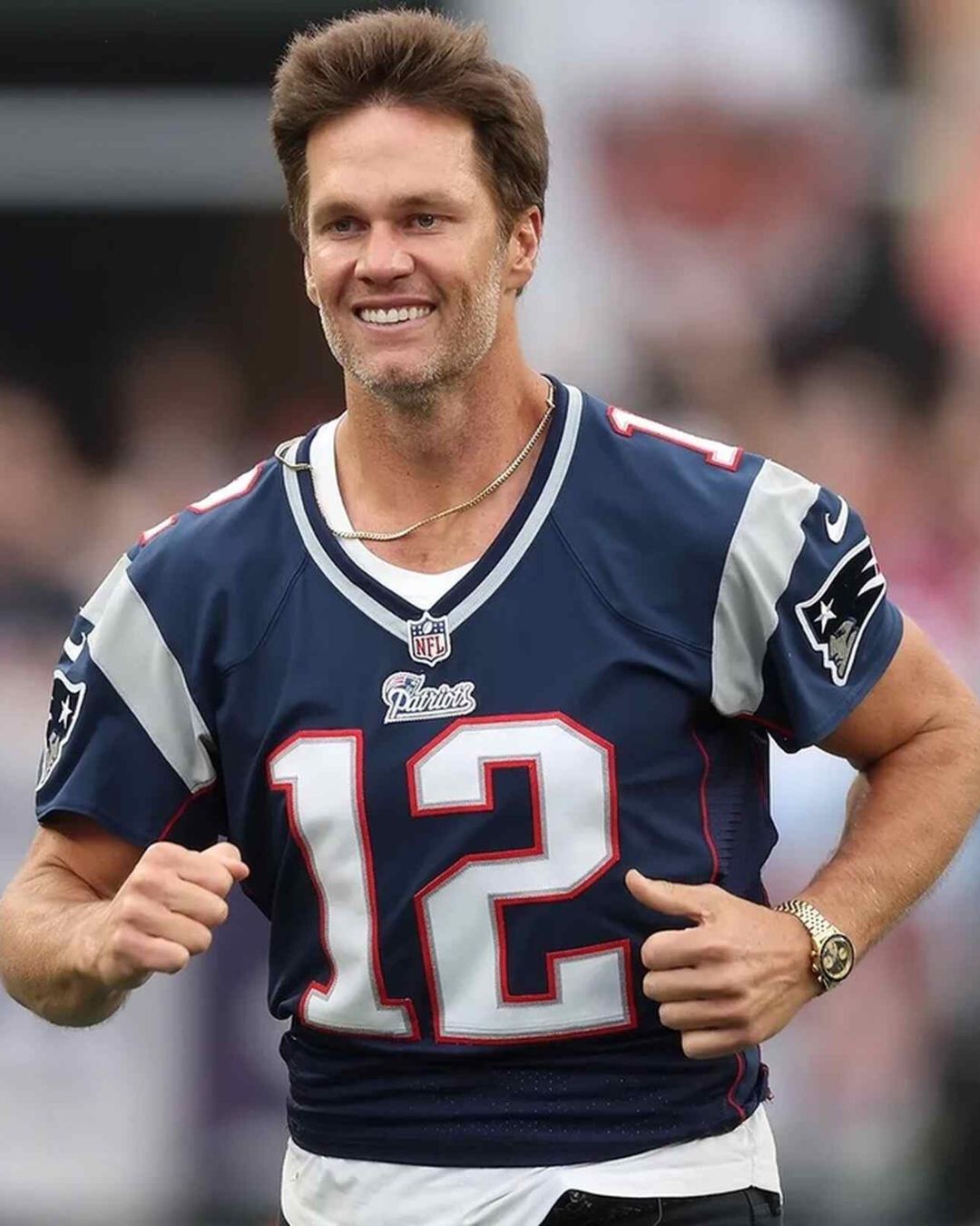 tom Brady corriendo por el campo