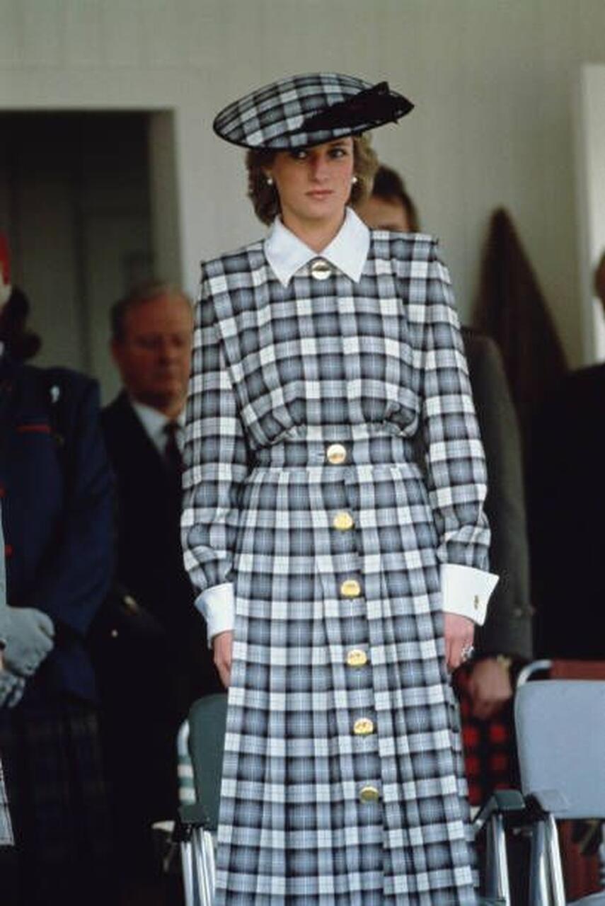 lady di looks