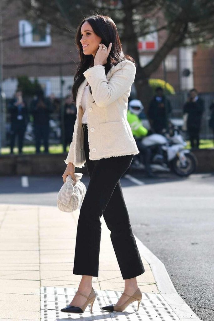 Meghan Markle con una chaqueta blanca