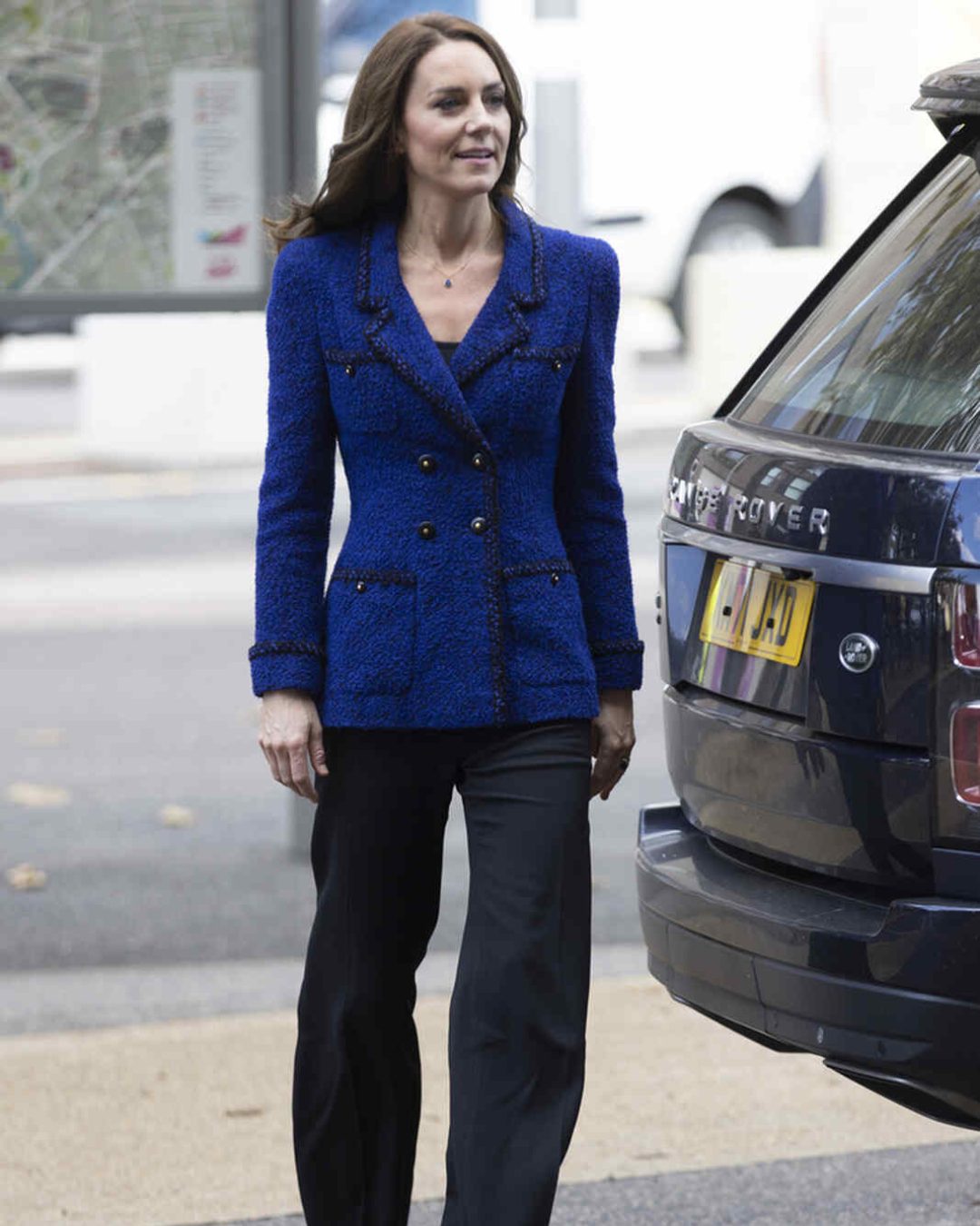 Kate Middleton con una chaqueta de tweed azul