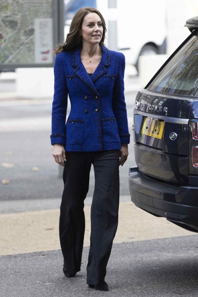 Kate Middleton con una blazer de tweed de Chanel