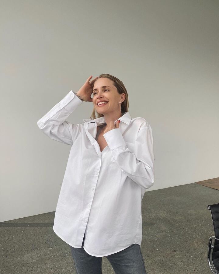 Pernille Teisbaek, camisa blanca