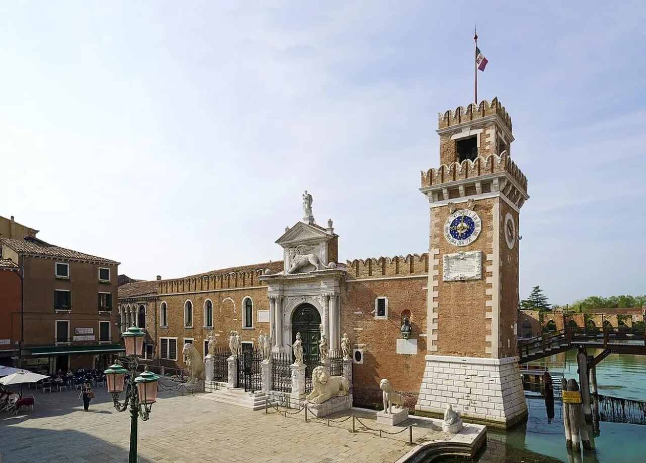 Puerta Magna del Arsenale de Venecia, Dior