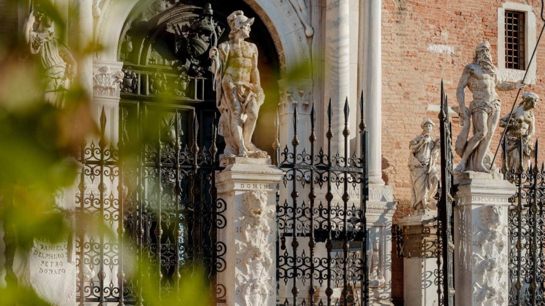 Puerta Magna del Arsenale de Venecia, Dior