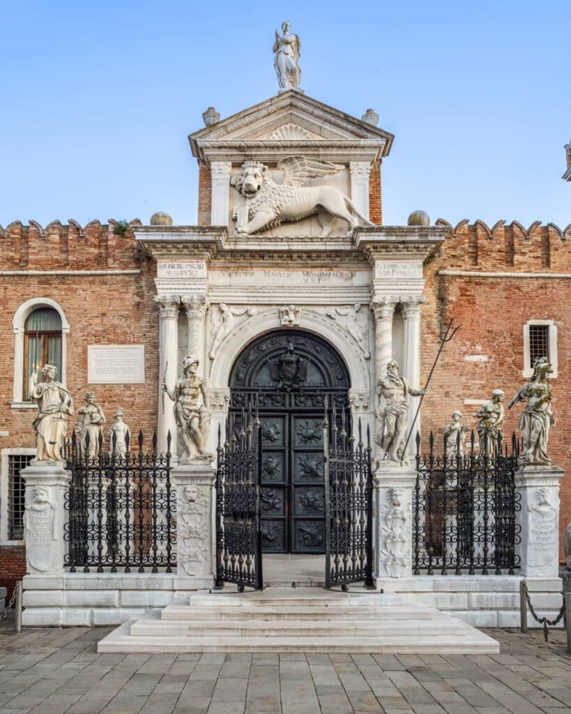 Puerta Magna del Arsenale de Venecia, Dior