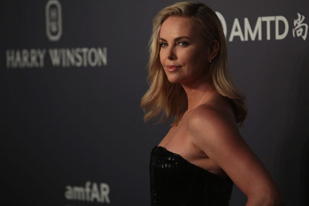 Charlize Theron en la gala amFAR 2017