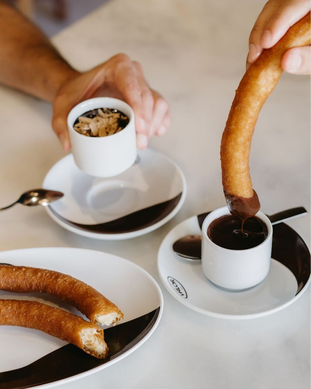 churros y porras con chocolate