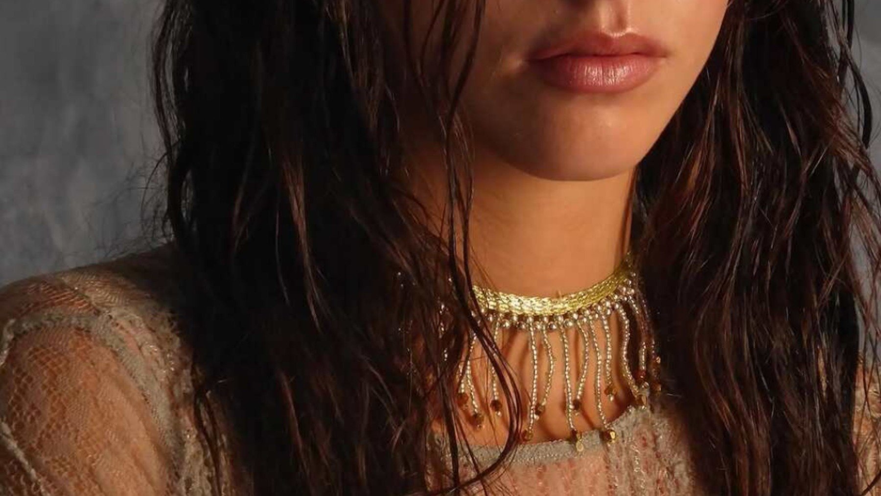 ‘Chokers’: la gargantilla que elevará todos tus looks navideños