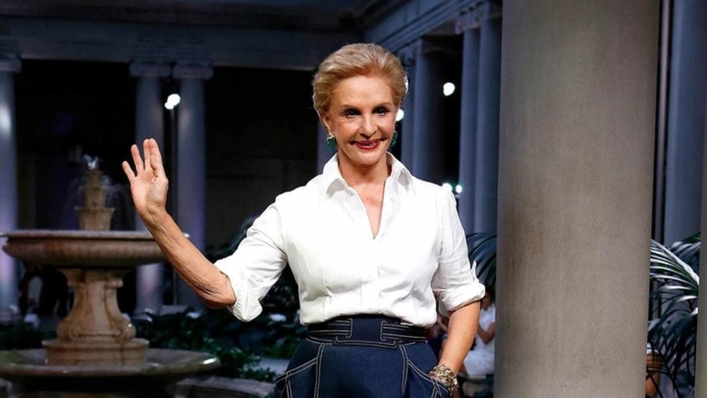 Carolina Herrera con camisa blanca