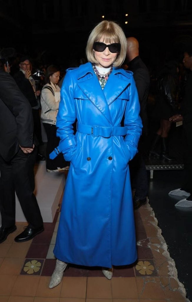 Anna Wintour en un desfile, loud luxury