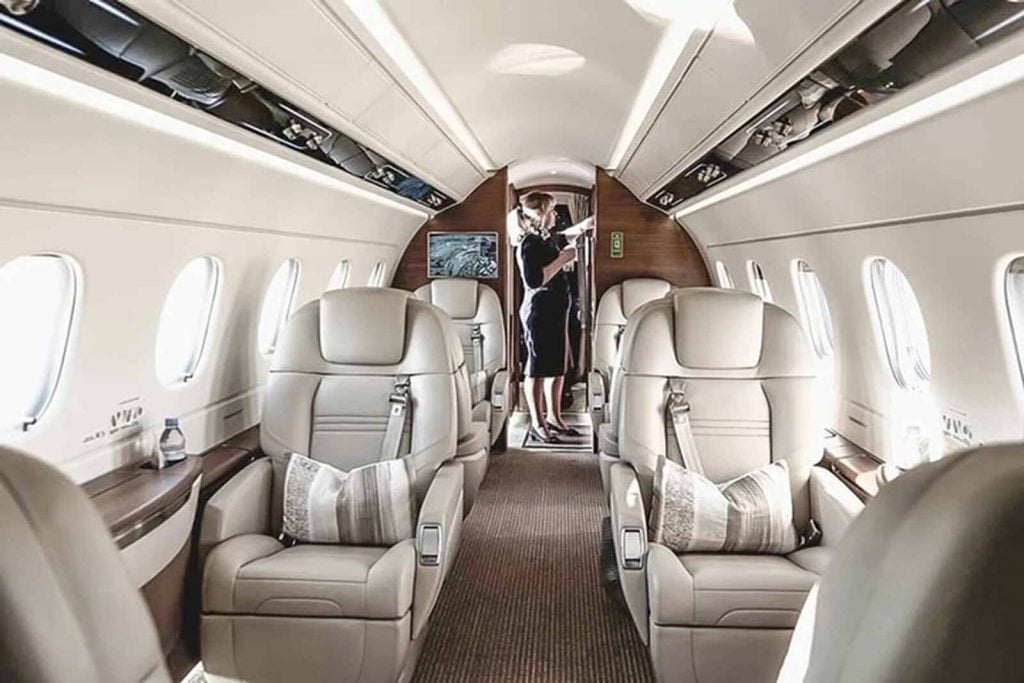 Interior de un jet privado