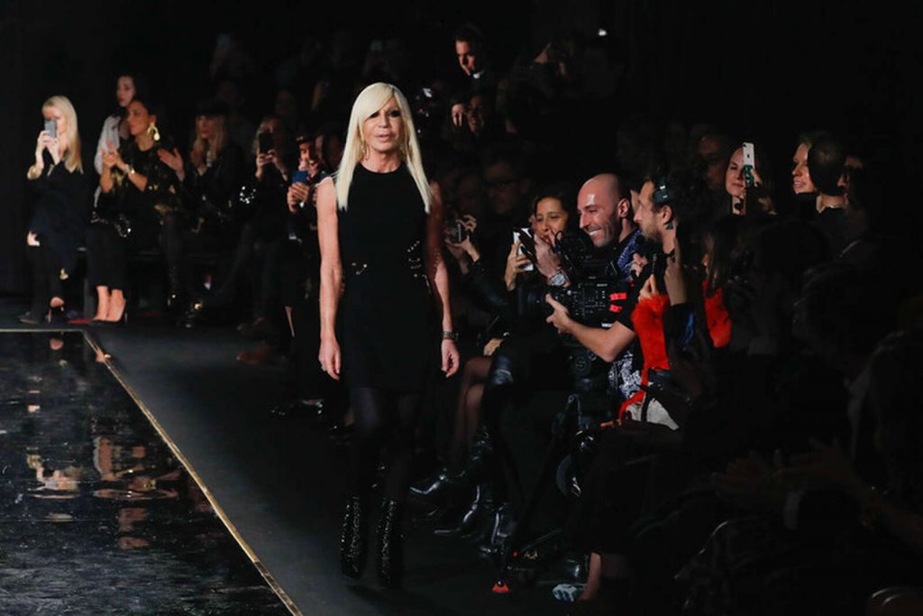 Donatella Versace en una pasarela