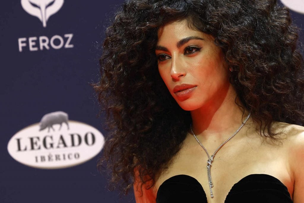 Mina El Hammani con joyas de Chaumet, Premios Feroz 2025