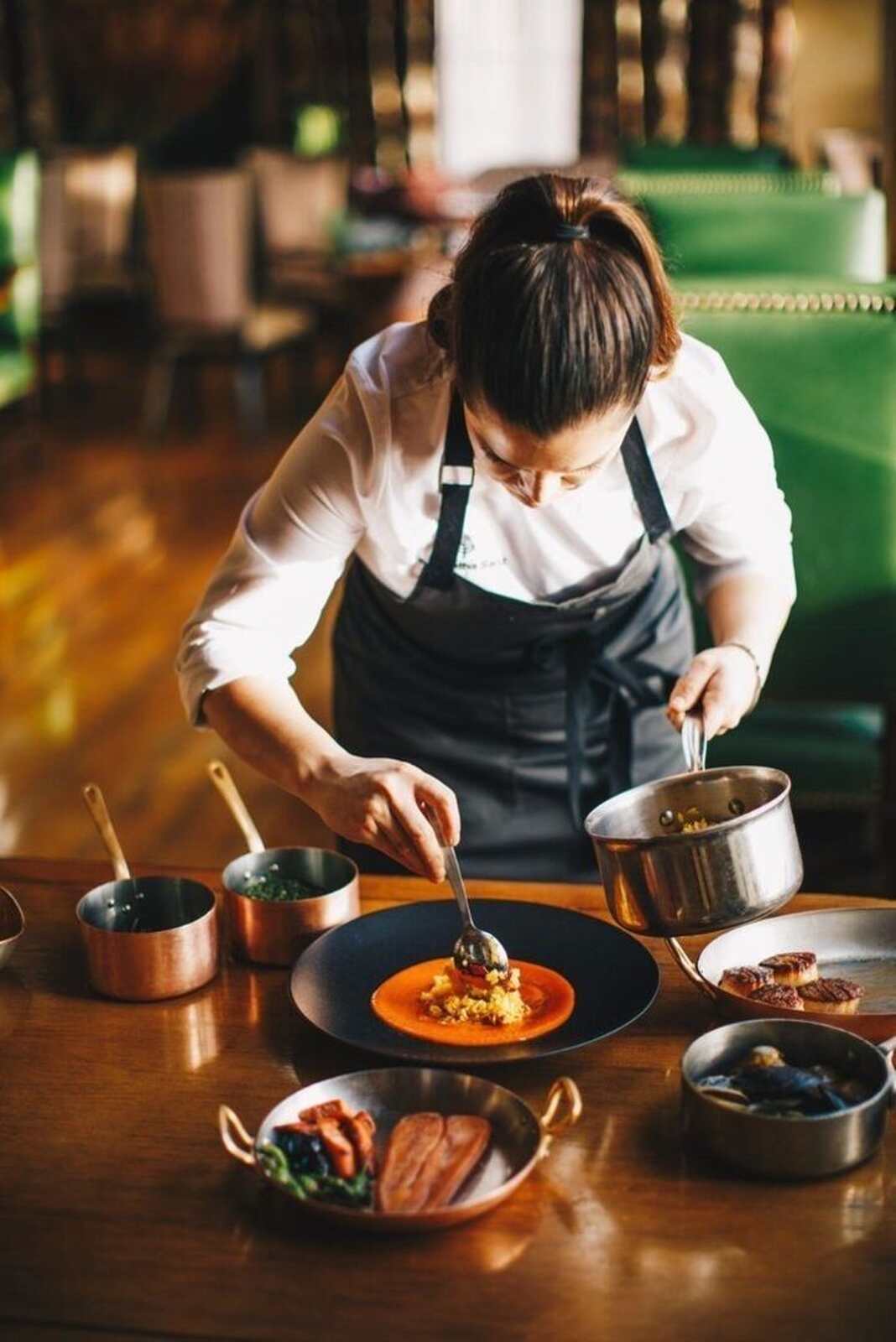 Mujer cocinando, beneficios ictus