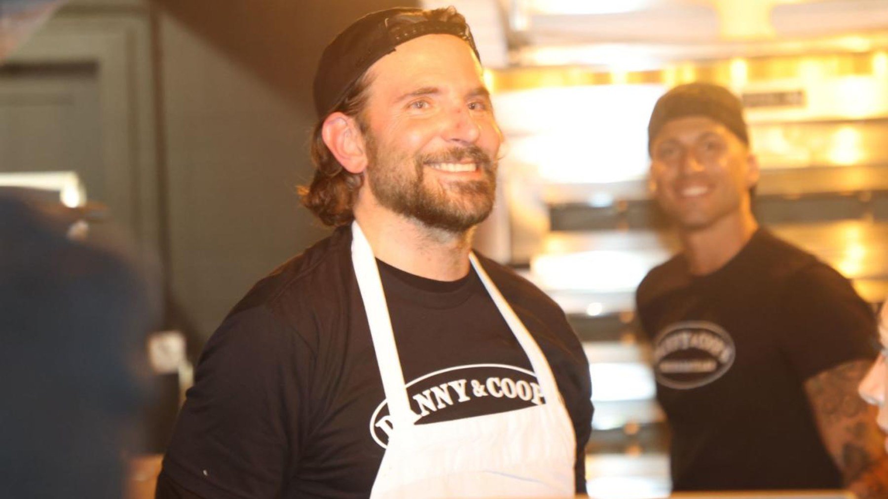 Bradley Cooper cocinando en NYC
