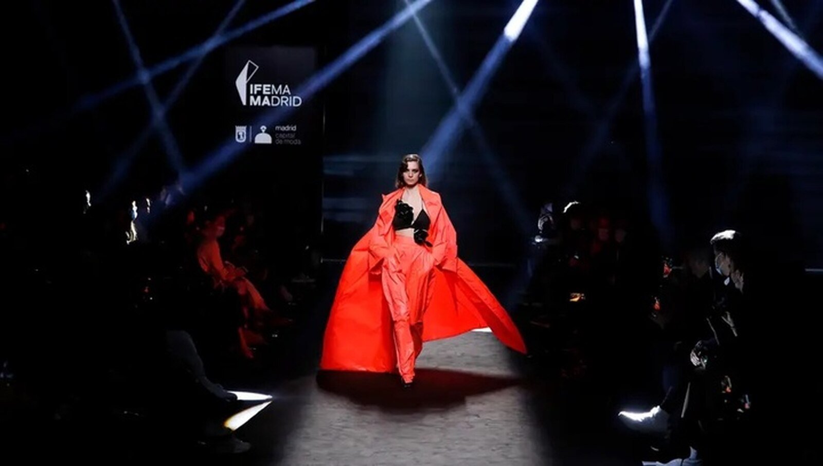 Desfile de rojo en la Fashion Week Madrid