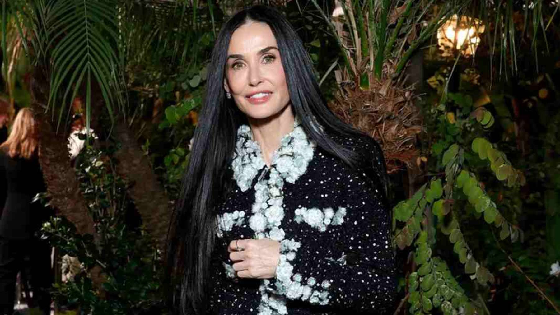 Demi Moore con chaqueta de tweed de Chanel