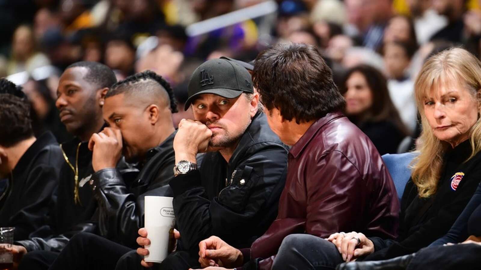 Leonardo DiCaprio en un partido de los Lakers con un Rolex