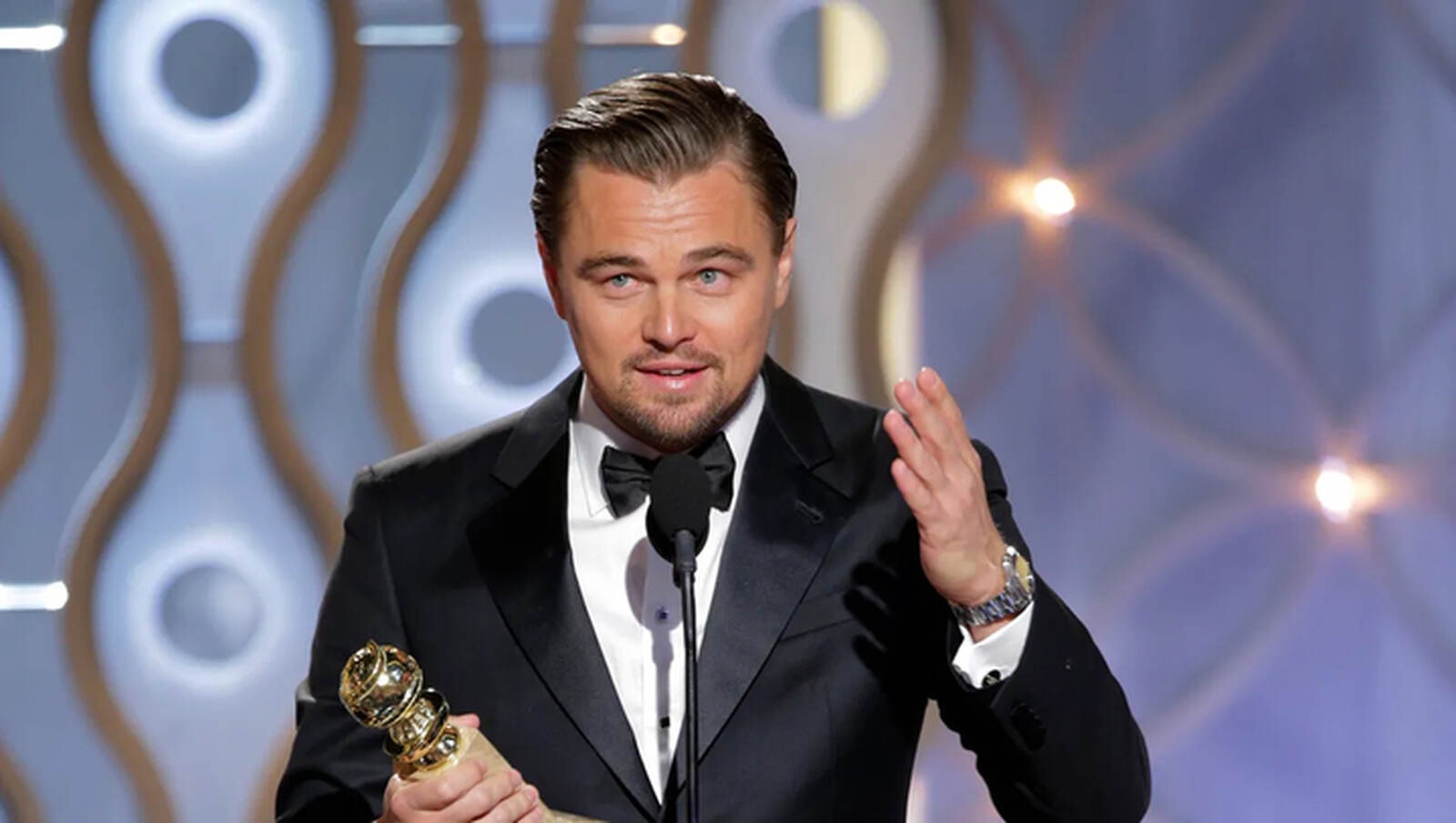 Leonardo DiCaprio ganando un Oscar con un Rolex