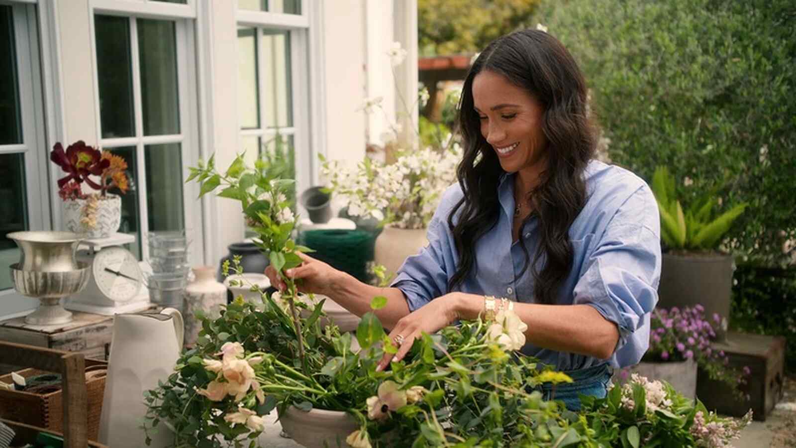 Meghan Markle cogiendo lechucas para adelgazar