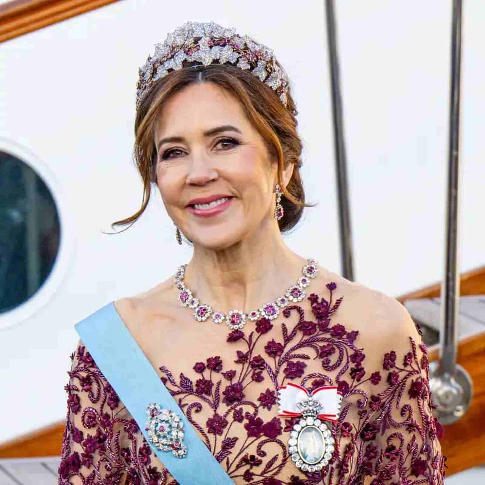 Mary de Dinamarca con la tiara Nasaaut