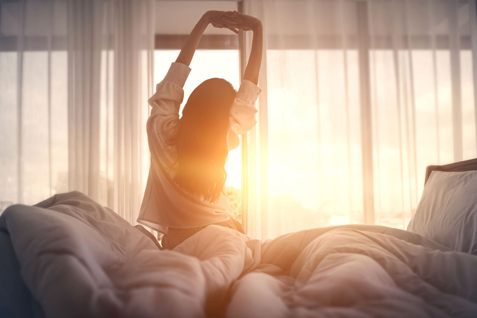 Mujer despertándose para adelgazar