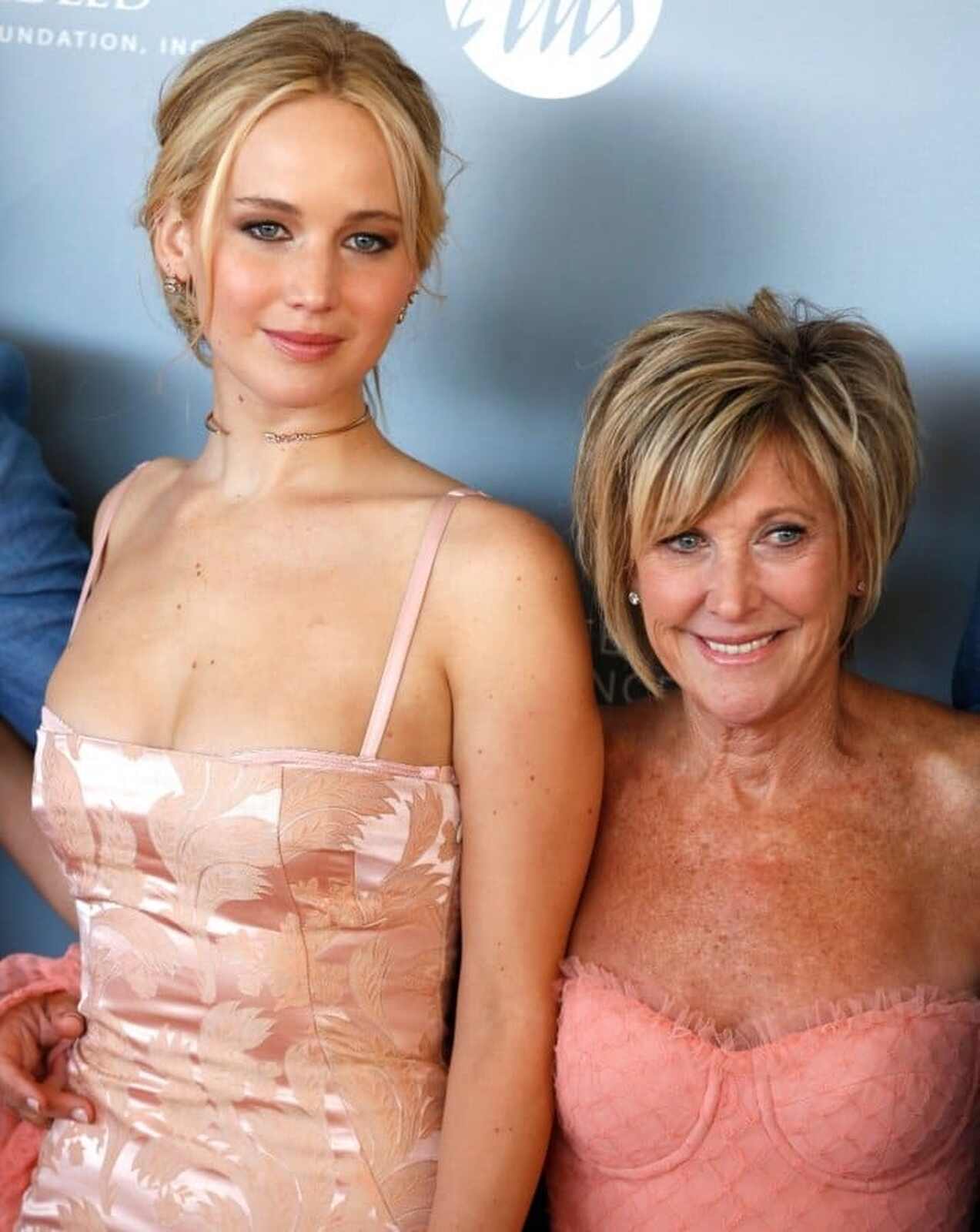 Jennifer Lawrence posando