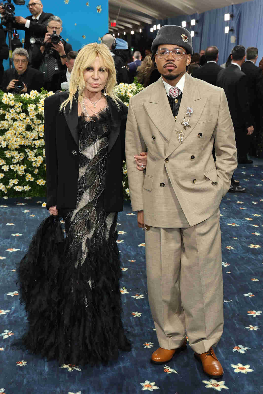 Donatella Versace y Chance The Rapper en la MET Gala 2025