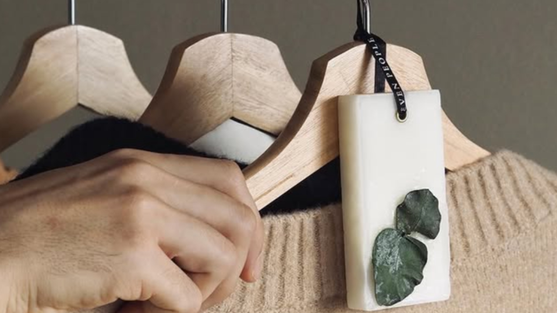 Así debes perfumar tu casa, según un experto: «Cítricos en la cocina, flores en el dormitorio»