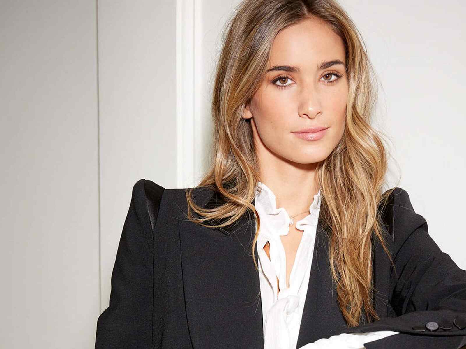 María Pombo posando