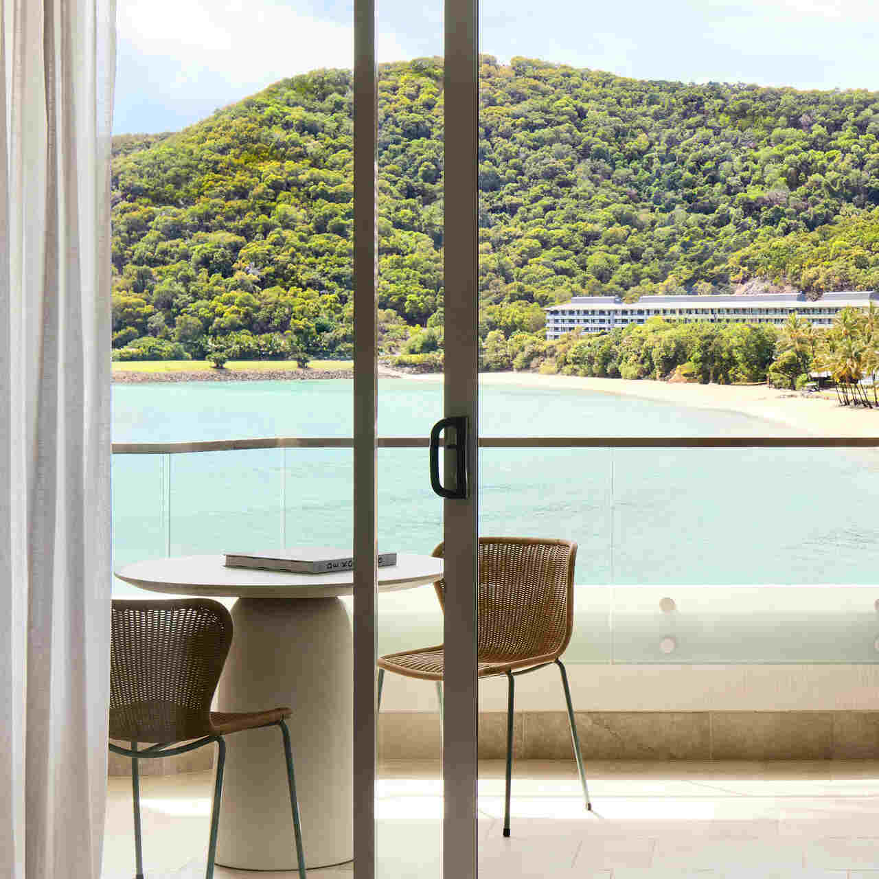 apertura hotel australia 2025, hoteles