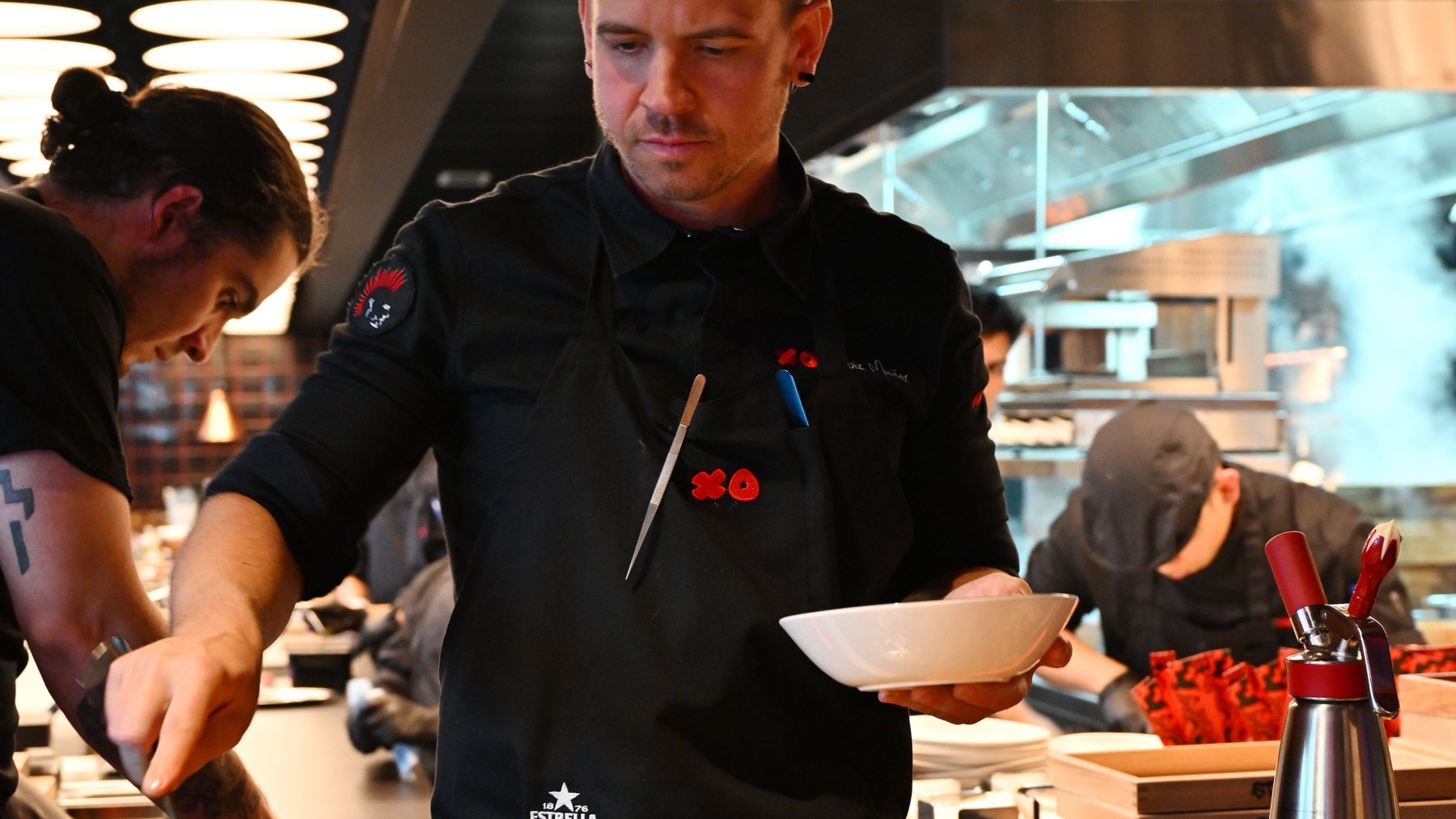 Del sake de Dabiz Muñoz al tomate más caro del mundo: los caprichos japoneses de los chefs Michelin